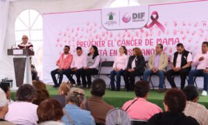 Entregan en Zinacantepec pelucas oncológicas por Octubre Rosa