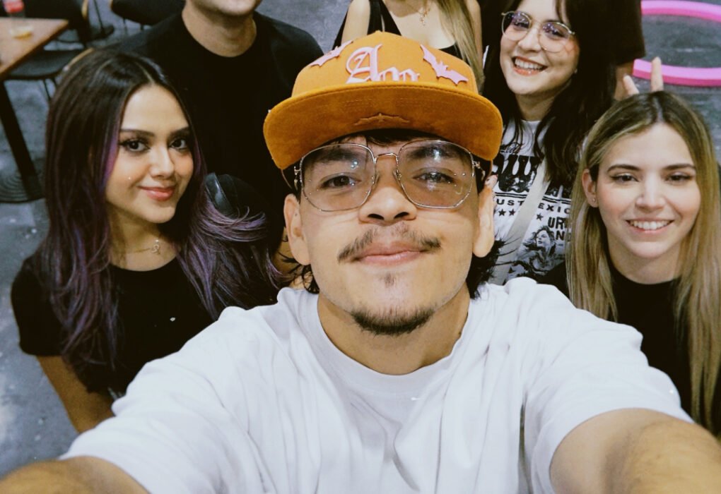 Hallan muerto a "Komanche", streamer reconocido, en vivienda de Monterrey