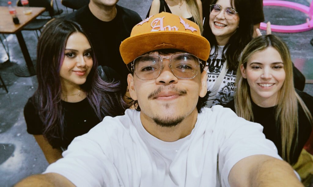 Hallan muerto a "Komanche", streamer reconocido, en vivienda de Monterrey