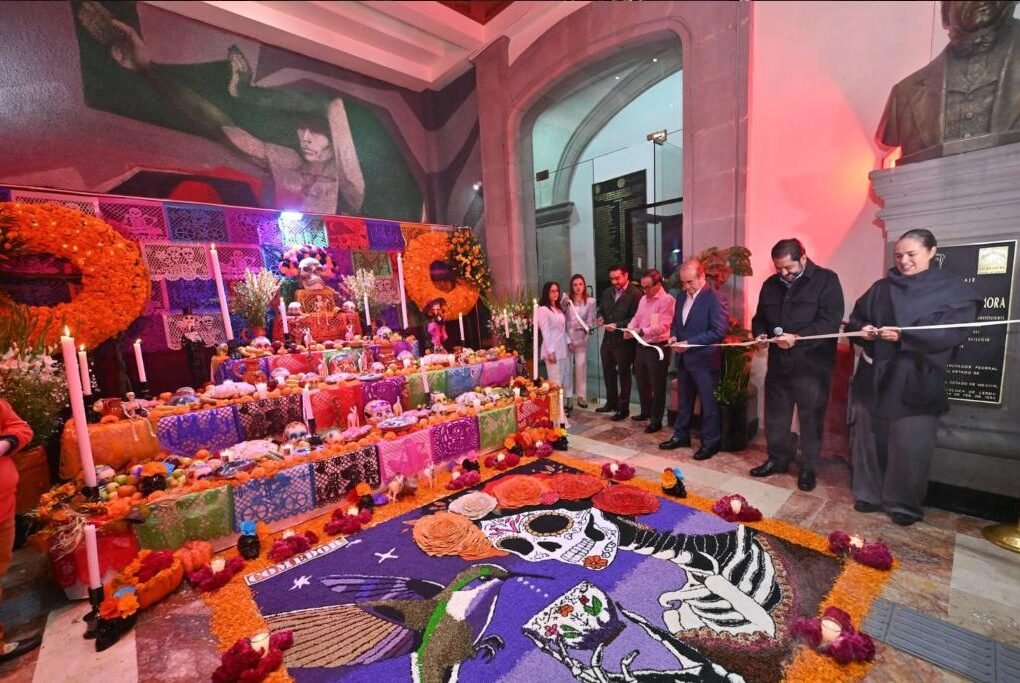 ofrenda monumental de Día de Muertos
