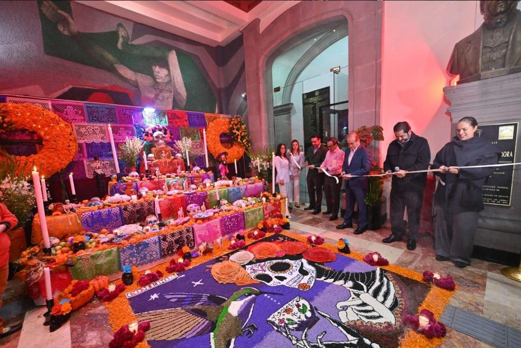 ofrenda monumental de Día de Muertos